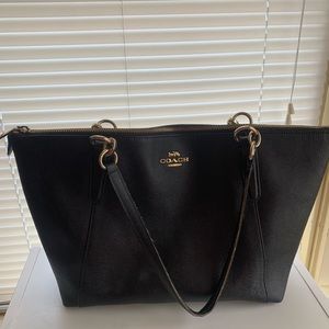 BLACK LEATHER COACH BAG